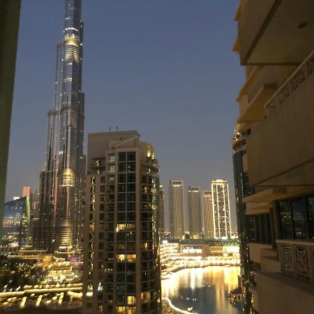 Downtown Boulevard One Bedroom Apt In 29 Blvd غرفة وصالة Burj & Fountain View Master Bedroom Plus 2 Single Beds In Living Room Dubai Luaran gambar