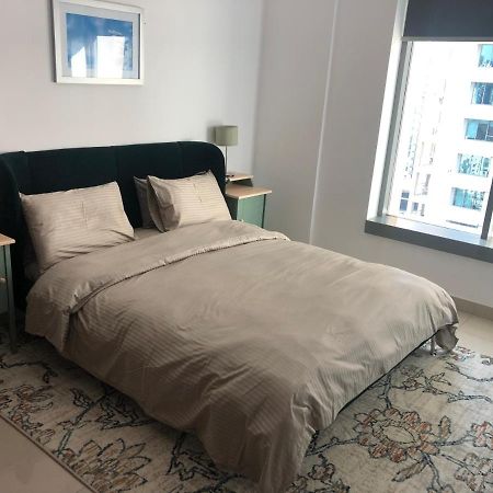 Downtown Boulevard One Bedroom Apt In 29 Blvd غرفة وصالة Burj & Fountain View Master Bedroom Plus 2 Single Beds In Living Room Dubai Luaran gambar