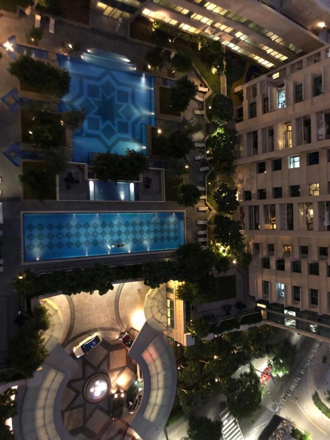 Downtown Boulevard One Bedroom Apt In 29 Blvd غرفة وصالة Burj & Fountain View Master Bedroom Plus 2 Single Beds In Living Room Dubai Luaran gambar