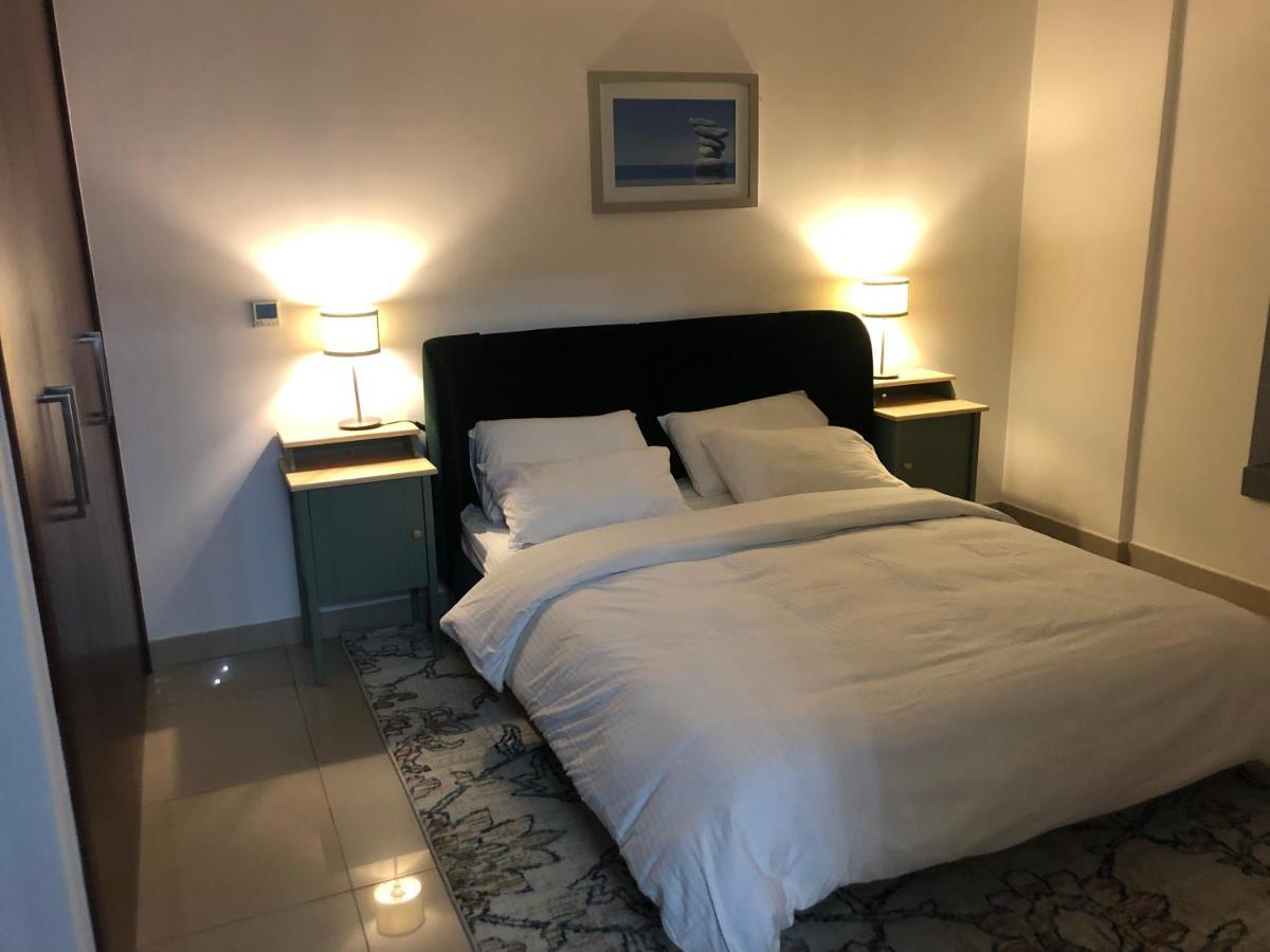Downtown Boulevard One Bedroom Apt In 29 Blvd غرفة وصالة Burj & Fountain View Master Bedroom Plus 2 Single Beds In Living Room Dubai Luaran gambar