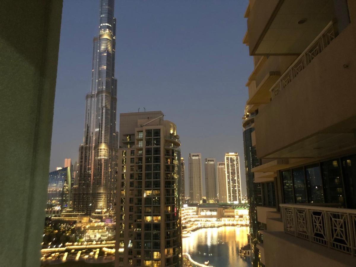 Downtown Boulevard One Bedroom Apt In 29 Blvd غرفة وصالة Burj & Fountain View Master Bedroom Plus 2 Single Beds In Living Room Dubai Luaran gambar