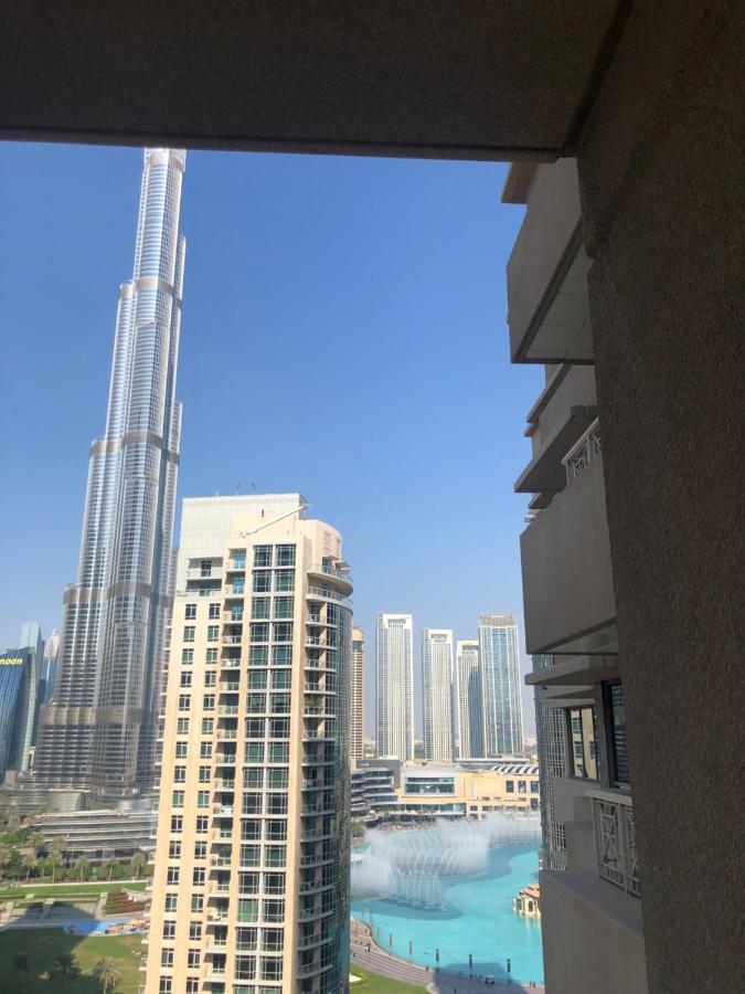 Downtown Boulevard One Bedroom Apt In 29 Blvd غرفة وصالة Burj & Fountain View Master Bedroom Plus 2 Single Beds In Living Room Dubai Luaran gambar