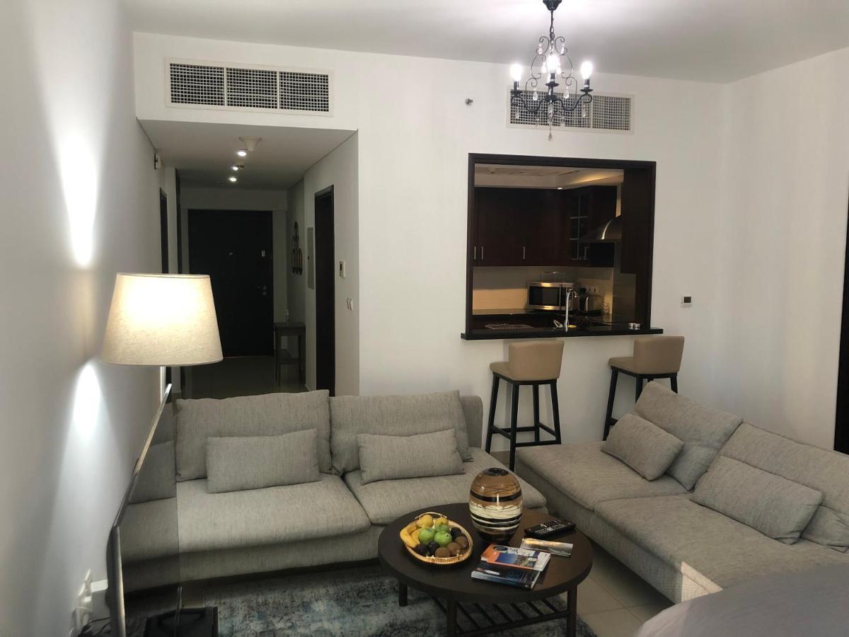 Downtown Boulevard One Bedroom Apt In 29 Blvd غرفة وصالة Burj & Fountain View Master Bedroom Plus 2 Single Beds In Living Room Dubai Luaran gambar
