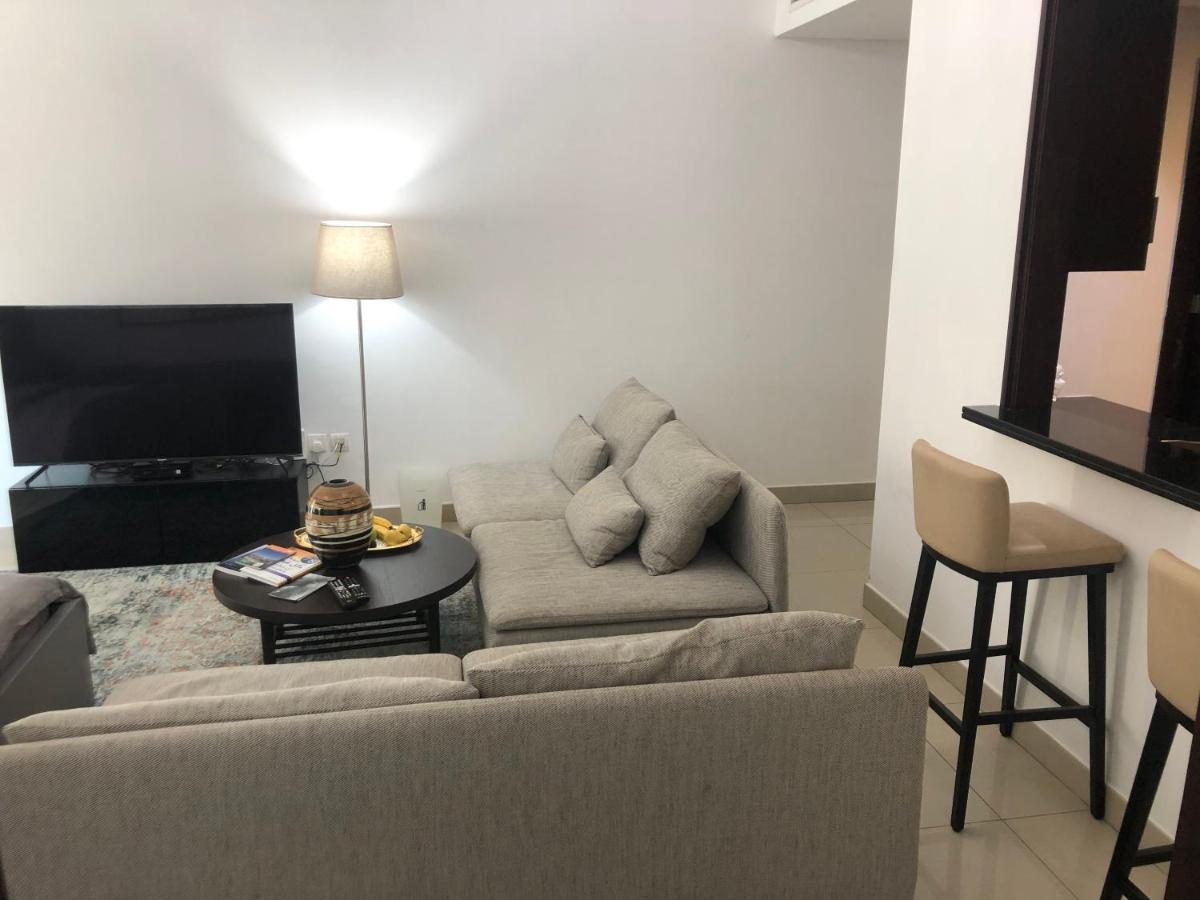 Downtown Boulevard One Bedroom Apt In 29 Blvd غرفة وصالة Burj & Fountain View Master Bedroom Plus 2 Single Beds In Living Room Dubai Luaran gambar