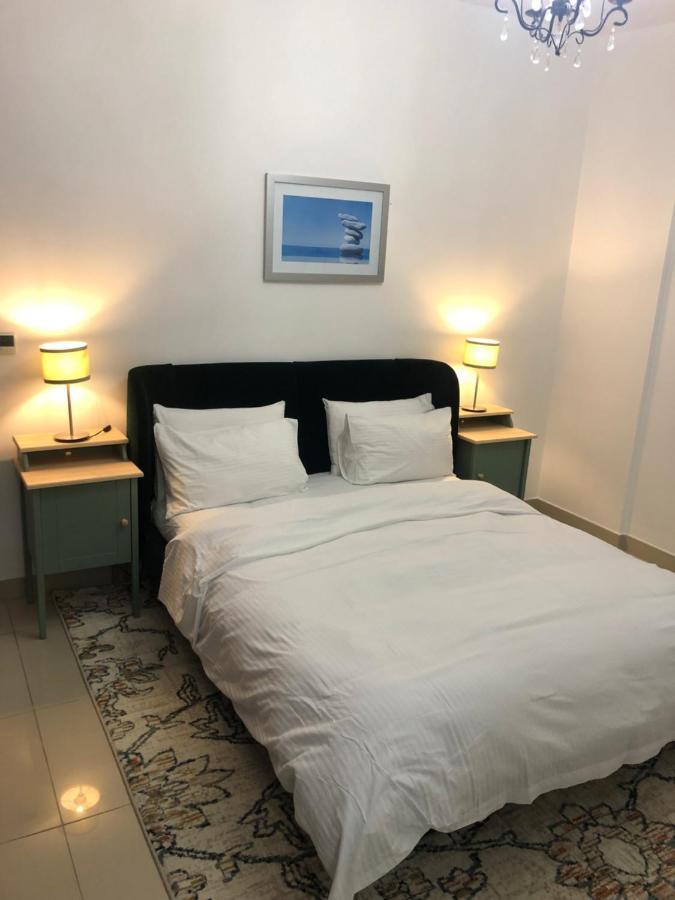 Downtown Boulevard One Bedroom Apt In 29 Blvd غرفة وصالة Burj & Fountain View Master Bedroom Plus 2 Single Beds In Living Room Dubai Luaran gambar